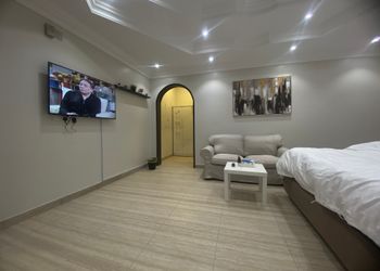 استديو بسرير ماستر وجلسة 