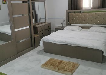 شقة بغرفتين نوم وصالة ومجلس