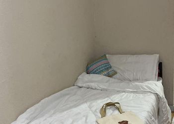 استديو هادئ بسرير فردي