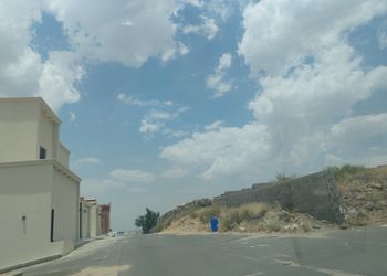 شقة بغرفتين نوم وصالة مريحة 