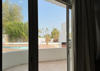 شالية بغرفة معيشة وغرفتين نوم 