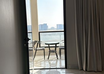 ثلاث غرف نوم واطلالة على البحر