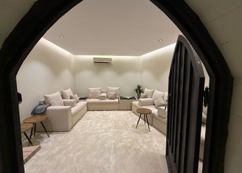 شاليه بمسطح اخضر وجلسة خارجية 