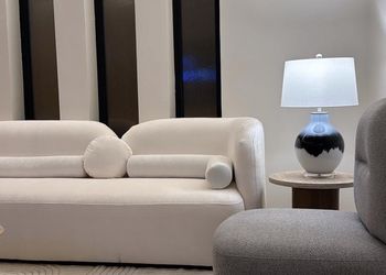 شقة بثلاث غرف نوم بتصميم فاخر