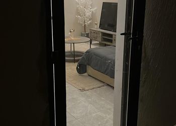 استديو هادئ بسرير ماستر 