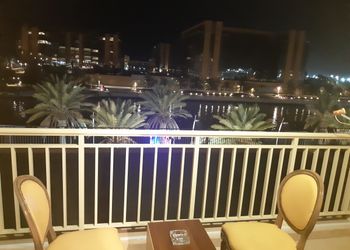 شقة بدخول ذاتي وإطلالة على بحيرة