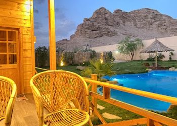 استراحة بألعاب أطفال ومسبح