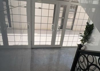 استديو بسرير ماستر وجلسه جانبيه