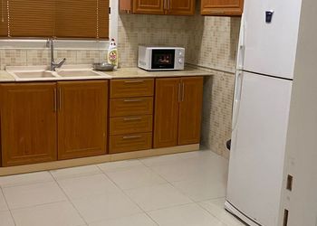 شقة بغرفة معيشة وغرفتين نوم 