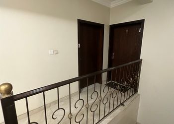 استديو بسرير مفرد وأثاث مريح 