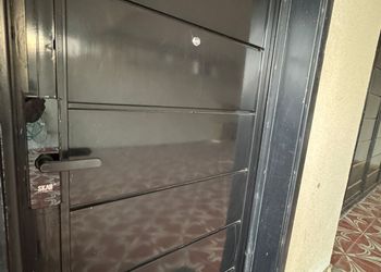 استديو بأثاث مريح وبسيط 