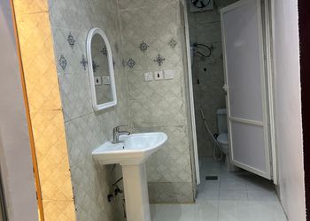 شاليه بمسبح داخلي وصالة جلوس 