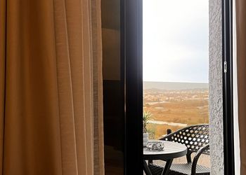 استديو بإطلالة ودخول ذاتي 