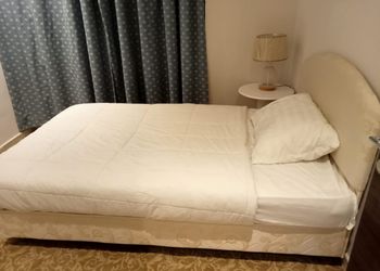 شقة بصالة انيقة وثلاث غرف نوم