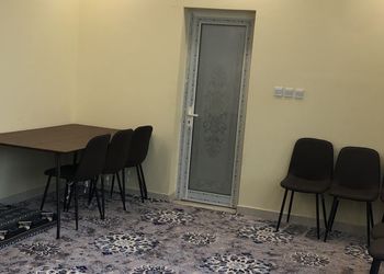 شاليه بجلسة خارجية ومسبح خارجي