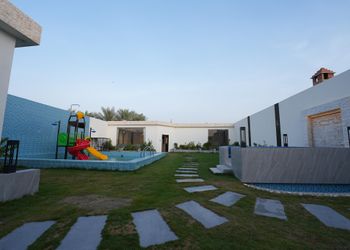شالية بألعاب اطفال 