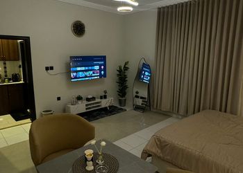 استديو هادئ بسرير ماستر