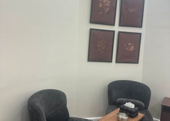 استديو بأثاث مريح وبسيط 