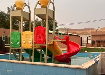 استراحة بمسطح اخضر ومجالس