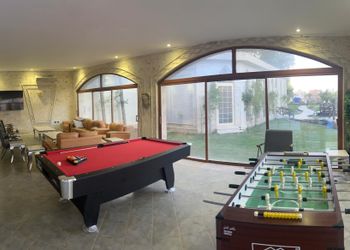 استديو بسرير ماستر وجلسة جانبية 