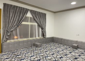 مزرعة بمسبح مطل على الحديقة