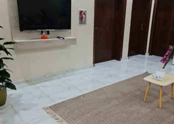 شقة بغرفتين نوم وصالة 
