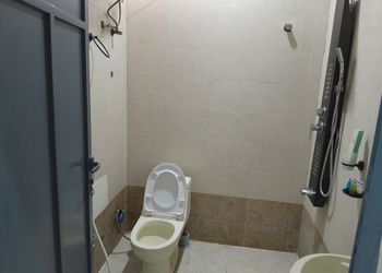 استديو بأثاث مريح وبسيط 