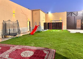 شاليه بألعاب مائية ومجالس
