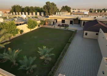 استراحة بخيمه ومسطح اخضر 