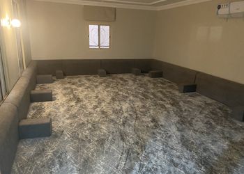 استراحة بمجلس انيق ومسطح اخضر