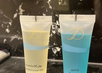 استديو بسرير مريح وتصميم هادئ 