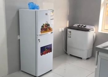 غرفه وحمام ومطبخ 