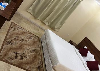 شقة بصالة وغرفتين نوم 