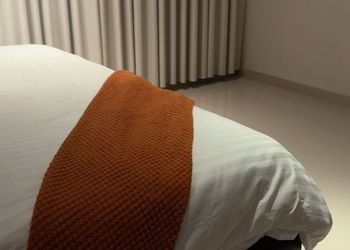 شقة بصالة أنيقة ودخول ذاتي