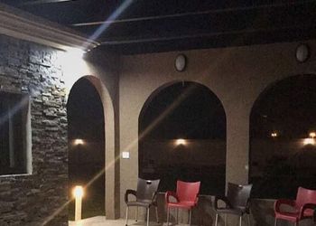استراحة بمسبح داخلي والعاب اطفال (قسمين)