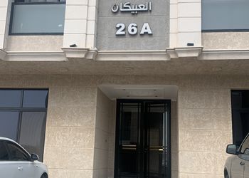 شقة بثلاث غرف نوم وصالة