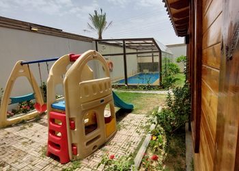شالية انيق بمسبح و العاب اطفال