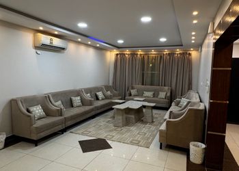شاليه بجلسة خارجية وألعاب أطفال 