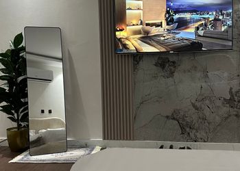 استديو بأثاث مريح وبسيط 