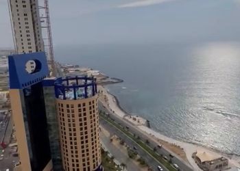 شقة ببلكونة مطلة على البحر 
