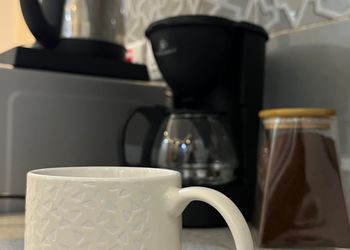 شقة بغرفة معيشة وغرفة نوم 