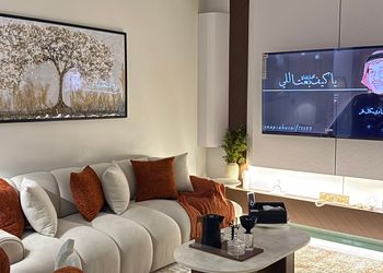 شقة بصالة أنيقة وغرفتين نوم 