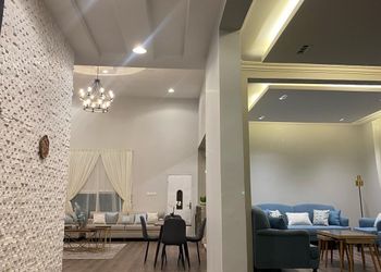استراحة  بمسبح ومسطح اخضر 