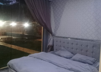 شاليه بمجلس مطل على الحديقة