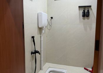 شقة بغرفة معيشة وغرفة نوم 