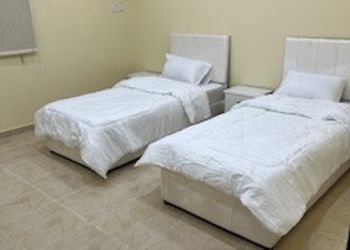 شقة أنيقة بثلاث غرف وصالة