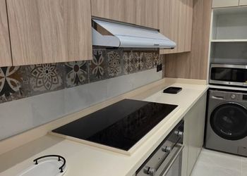 شقة بتصميم أنيق وغرفتين نوم 
