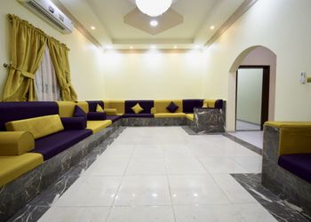 استراحة بمسطح اخضر وألعاب أطفال