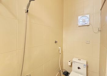 استديو بأثاث مريح وبسيط 