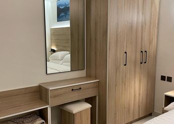 استديو بسرير ماستر وأثاث مريح 